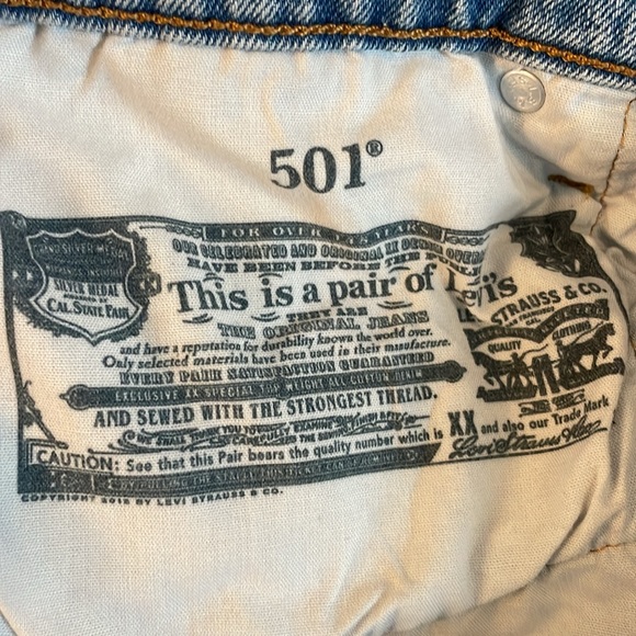 Levi’s Duotone Demin Shorts - Picture 5 of 6